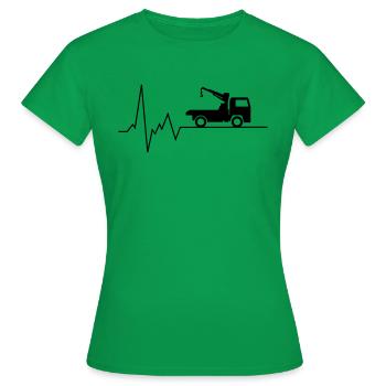herzschlag abschleppwagen - Frauen T-Shirt - Kelly Green - Vorne - AI Model Female 172 dark (172cm)