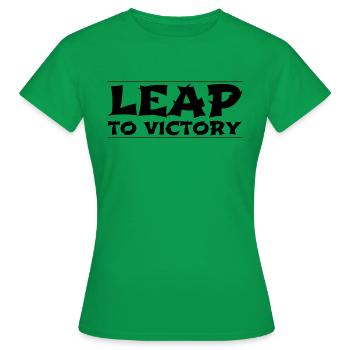 present idea birthday present risk-taking - Women's T-Shirt - kelly green - Front - AI Model Female 172 dark (172cm)