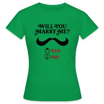 Marriage proposal Heiratsantrag - Women's T-Shirt - kelly green - Front - AI Model Female 172 dark (172cm)