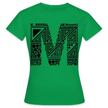 Buchstabe M - Frauen T-Shirt - Kelly Green - Vorne - AI Model Female 172 dark (172cm)