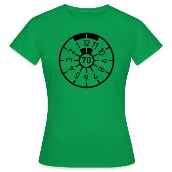 Geburtstag 70 Siebzig TÜV Plakette - Frauen T-Shirt - Kelly Green - Vorne - AI Model Female 172 dark (172cm)
