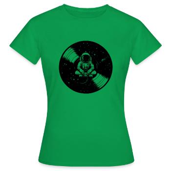 Astronaute assis sur un disque vinyle - T-shirt Femme - vert - Devant - AI Model Female 172 dark (172cm)