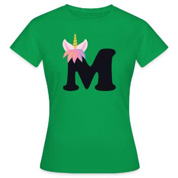 Einhorn-Buchstabe Regenbogenstyle "M" | be unique - Frauen T-Shirt - Kelly Green - Vorne - AI Model Female 172 dark (172cm)