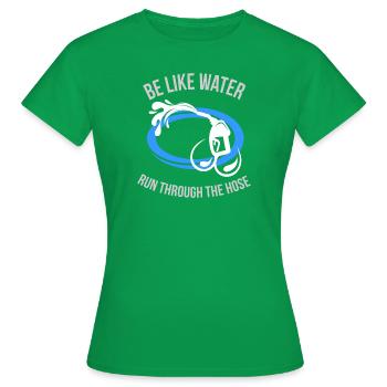 Soyez comme de l’eau qui coule dans le tuyau - T-shirt Femme - vert - Devant - AI Model Female 172 dark (172cm)
