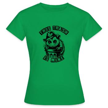 Trash possum with hat looking out of the garbage can - Women's T-Shirt - kelly green - Front - AI Model Female 172 dark (172cm)