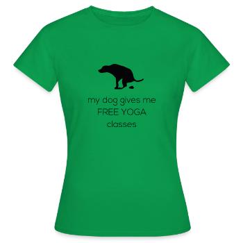 Chien donne des cours de yoga gratuits - T-shirt Femme - vert - Devant - AI Model Female 172 dark (172cm)