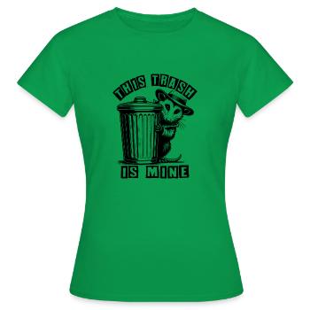 Trash possum with hat looking out of the garbage can - Women's T-Shirt - kelly green - Front - AI Model Female 172 dark (172cm)
