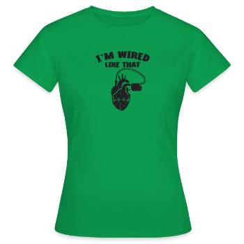 Je suis câblé comme ça - survivant d’une crise cardiaque - T-shirt Femme - vert - Devant - AI Model Female 172 dark (172cm)