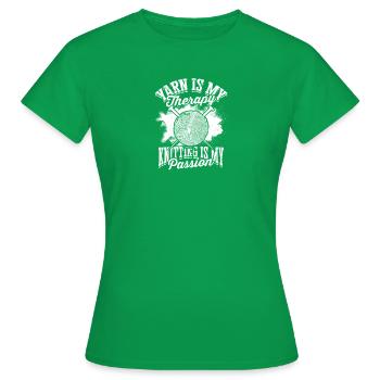 Garn ist meine Therapie, Stricken ist meine Leidenschaft - - Frauen T-Shirt - Kelly Green - Vorne - AI Model Female 172 dark (172cm)