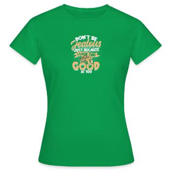Ne sois pas jaloux J’ai l’air aussi bien à 100 ans - Reptile - T-shirt Femme - vert - Devant - AI Model Female 172 dark (172cm)