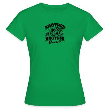 Another day, another sunset - Sunset - Women's T-Shirt - kelly green - Front - AI Model Female 172 dark (172cm)