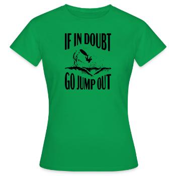 Welle Sprung Surf Shirt Design - Frauen T-Shirt - Kelly Green - Vorne - AI Model Female 172 dark (172cm)