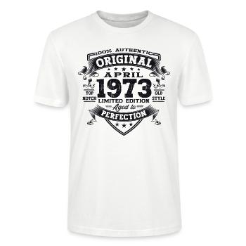 50e anniversaire homme April Né en 1973 Original - T-shirt bio CRAFTER Stanley Stella Unisexe - blanc - Devant - Alina (178cm) & Michal (187cm)