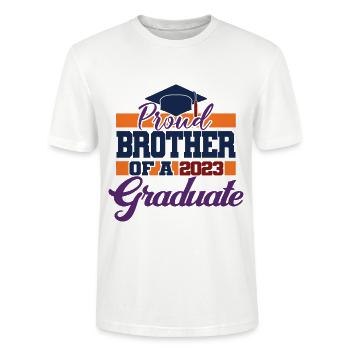 Fier frère d’un cadeau de fin d’études supérieures en 2023 - T-shirt bio CRAFTER Stanley Stella Unisexe - blanc - Devant - Alina (178cm) & Michal (187cm)
