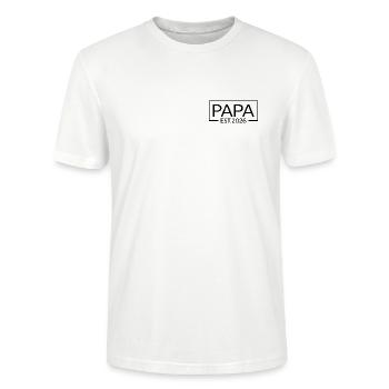 Papa Est. 2026 Vater seit 2026 Werdender Papa 2026 - Stanley/Stella Unisex Bio-T-Shirt CRAFTER - Weiß - Vorne - Alina (178cm) & Michal (187cm)