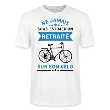 ne jamais sous-estimer un retraité sur son vélo - T-shirt bio CRAFTER Stanley Stella Unisexe - blanc - Devant - Alina (178cm) & Michal (187cm)