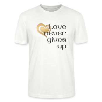 Christliches Design Liebe gibt niemals Bibelverse auf - Stanley/Stella Unisex Bio-T-Shirt CRAFTER - Weiß - Vorne - Alina (178cm) & Michal (187cm)