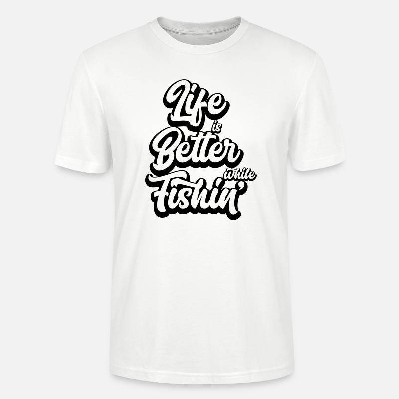 Life Is Better While Fishin' - Stanley/Stella Unisex Bio-T-Shirt CRAFTER - Weiß