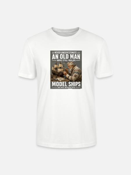 Alter Mann baut Modellschiffe - Stanley/Stella Unisex Bio-T-Shirt CRAFTER - Weiß