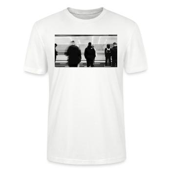 Warten auf den Zug - Stanley/Stella Unisex Bio-T-Shirt CRAFTER - Weiß - Vorne - Alina (178cm) & Michal (187cm)