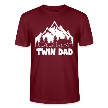 Papa Zwillinge Vater Geschenk I Vatertag Papi - Stanley/Stella Unisex Bio-T-Shirt CRAFTER - Burgunderrot - Vorne - Alina (178cm) & Michal (187cm)