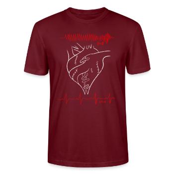 Anatomisches Herz Zeichnung EKG - Stanley/Stella Unisex Bio-T-Shirt CRAFTER - Burgunderrot - Vorne - Alina (178cm) & Michal (187cm)