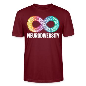 Neurodiversität Regenbogen Unendlichkeit - Stanley/Stella Unisex Bio-T-Shirt CRAFTER - Burgunderrot - Vorne - Alina (178cm) & Michal (187cm)