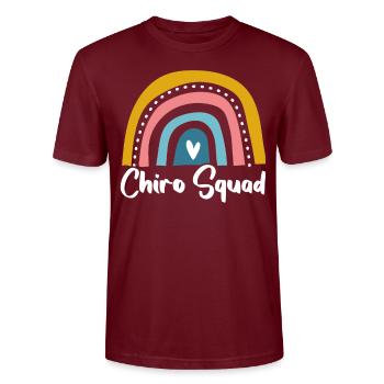 Chiro Squad Chiropraticien Chiropraticien Médecin osseux - T-shirt bio CRAFTER Stanley Stella Unisexe - bordeaux - Devant - Alina (178cm) & Michal (187cm)