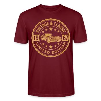 Oldtimer 1967 55 Jahre Jubiläum - Stanley/Stella Unisex Bio-T-Shirt CRAFTER - Burgunderrot - Vorne - Alina (178cm) & Michal (187cm)
