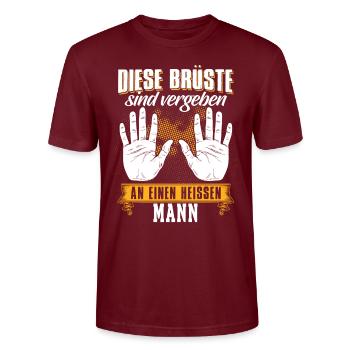 Diese Brüste sind vergeben an einen Mann - Stanley/Stella Unisex Bio-T-Shirt CRAFTER - Burgunderrot - Vorne - Alina (178cm) & Michal (187cm)