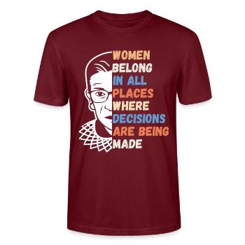 Women Belong In All Places Where Decisions - T-shirt bio CRAFTER Stanley Stella Unisexe - bordeaux - Devant - Alina (178cm) & Michal (187cm)