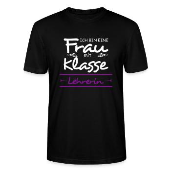 Lehrerein Eine Frau mit Klasse - Stanley/Stella Unisex Bio-T-Shirt CRAFTER - Schwarz - Vorne - Alina (178cm) & Michal (187cm)