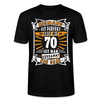 Niemand ist perfekt. Aber mit 70 ist man nah dran. - Stanley/Stella Unisex Bio-T-Shirt CRAFTER - Schwarz - Vorne - Alina (178cm) & Michal (187cm)