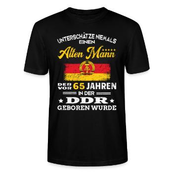 Anniversaire 65 ans Ossi RDA Né Vieil homme - T-shirt bio CRAFTER Stanley Stella Unisexe - noir - Devant - Alina (178cm) & Michal (187cm)