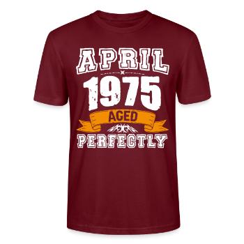 April 1975 Vintage Birthday Gift - Stanley/Stella CRAFTER Unisex Organic T-Shirt - burgundy - Front - Alina (178cm) & Michal (187cm)