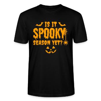 Is It Spooky Season Yet? - Halloween Kürbis - Stanley/Stella Unisex Bio-T-Shirt CRAFTER - Schwarz - Vorne - Alina (178cm) & Michal (187cm)