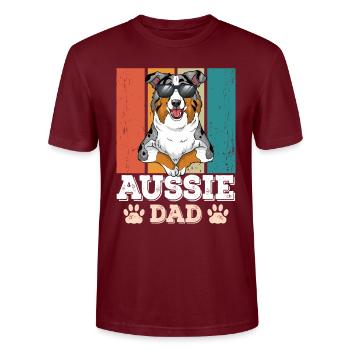 Aussie Dad - Stanley/Stella Unisex Bio-T-Shirt CRAFTER - Burgunderrot - Vorne - Alina (178cm) & Michal (187cm)