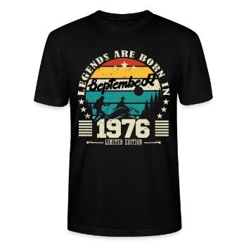 September 1976. Geburtstagsgeschenk September 1976 - Stanley/Stella Unisex Bio-T-Shirt CRAFTER - Schwarz - Vorne - Alina (178cm) & Michal (187cm)