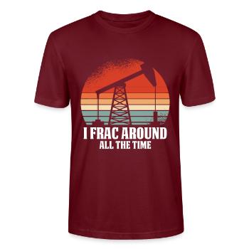 Fracturation hydraulique de plate-forme pétrolière de champ pétrolifère - T-shirt bio CRAFTER Stanley Stella Unisexe - bordeaux - Devant - Alina (178cm) & Michal (187cm)