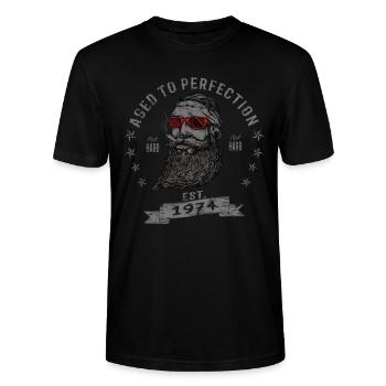 1974 Birthday Aged to perfection Old Man - Stanley/Stella CRAFTER Unisex Organic T-Shirt - black - Front - Alina (178cm) & Michal (187cm)