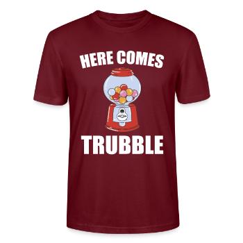 Bubblegum Snack Pun Here Comes Trubble - Stanley/Stella CRAFTER Unisex Organic T-Shirt - burgundy - Front - Alina (178cm) & Michal (187cm)