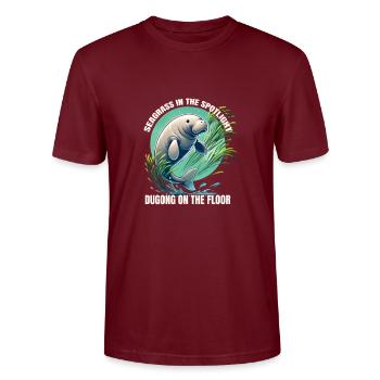 Tanzendes Dugong Unterwasser - Stanley/Stella Unisex Bio-T-Shirt CRAFTER - Burgunderrot - Vorne - Alina (178cm) & Michal (187cm)