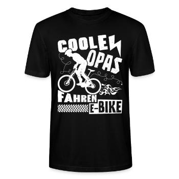 E-Bike COOLE OPAS FAHREN E-BIKE Fahrer Lustiges - Stanley/Stella Unisex Bio-T-Shirt CRAFTER - Schwarz - Vorne - Alina (178cm) & Michal (187cm)