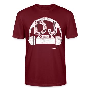 DJ Mischpult mit Kopfhörern - Stanley/Stella Unisex Bio-T-Shirt CRAFTER - Burgunderrot - Vorne - Alina (178cm) & Michal (187cm)