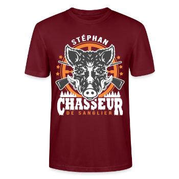 Stéphan chasseur de sanglier Humour Chasse - T-shirt bio CRAFTER Stanley Stella Unisexe - bordeaux - Devant - Alina (178cm) & Michal (187cm)