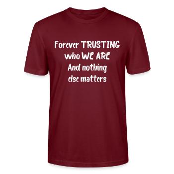 Nothing else matters - Stanley/Stella CRAFTER Unisex Organic T-Shirt - burgundy - Front - Alina (178cm) & Michal (187cm)