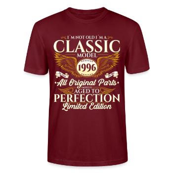 Vintage 1996 26th birthday Vintage 96 Gift - Stanley/Stella CRAFTER Unisex Organic T-Shirt - burgundy - Front - Alina (178cm) & Michal (187cm)