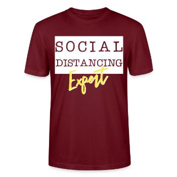Social Distancing Expert - Stanley/Stella Unisex Bio-T-Shirt CRAFTER - Burgunderrot - Vorne - Alina (178cm) & Michal (187cm)