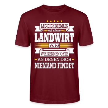 Leg Dich Niemals Mit Einem Landwirt An Jungbauer - Stanley/Stella Unisex Bio-T-Shirt CRAFTER - Burgunderrot - Vorne - Alina (178cm) & Michal (187cm)
