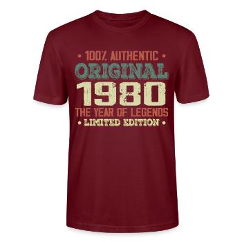 Legende seit 1980 Jahrgang 1980 - 44. Geburtstag - Stanley/Stella Unisex Bio-T-Shirt CRAFTER - Burgunderrot - Vorne - Alina (178cm) & Michal (187cm)
